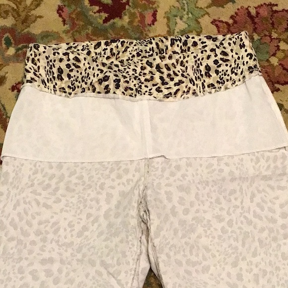 ZAC & RACHEL CHEETAH PRINT CAPRI PANTS - Picture 7 of 10